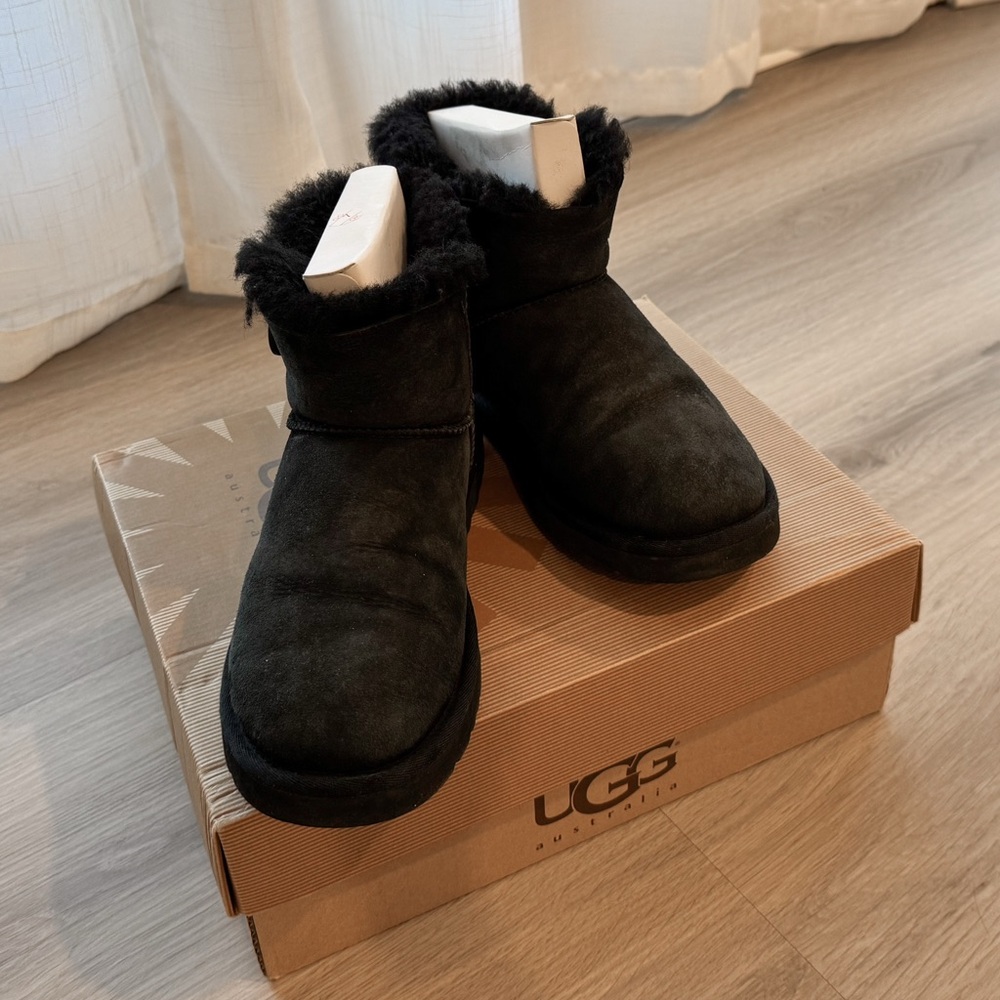 UGG Mini Bailey Botton Boots